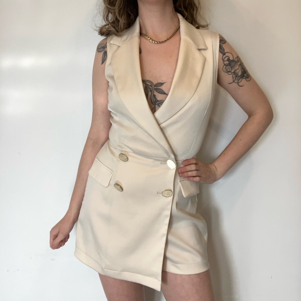 Dex ivory jumpsuit blazer with shorts in size XS